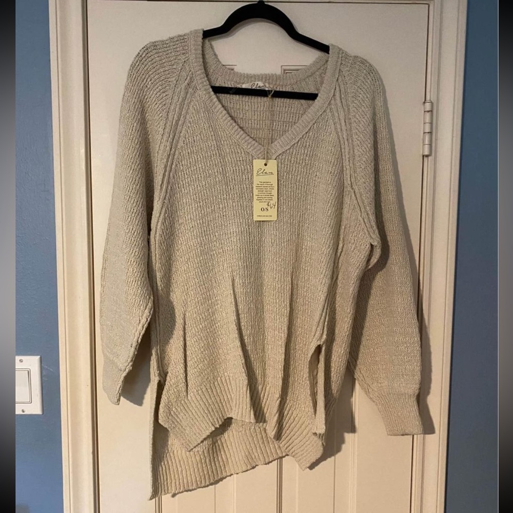 Women’s Boutique Sweater with Asymmetrical Bottom - Brand new with tags!